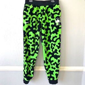 Nike NYC Parks Green Fleece Joggers size large